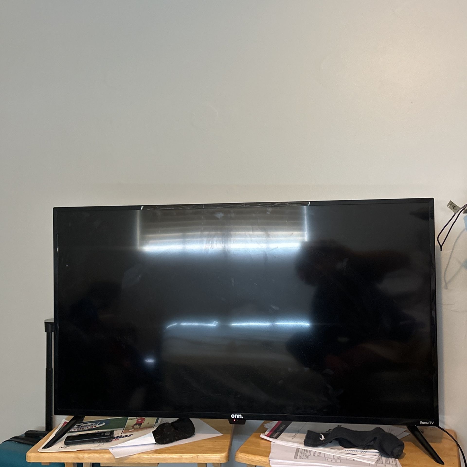 Onn. Roku Tv 43