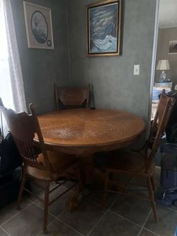 KitchenTable w/ leaf and chairs