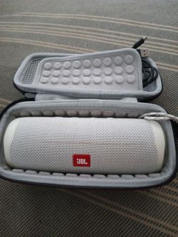 JBL flip 5 Blu tooth speaker and case