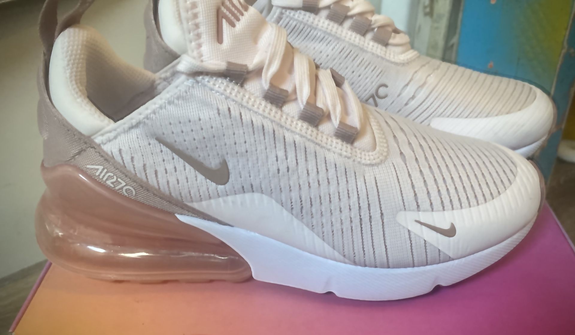 Women’s NIKE (NEW) Air Max 270 Size 6