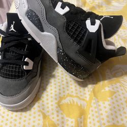 Nike s Size 8c $55, $60 (Jordan’s 11 Size 7c More st yles On The other Page 6c, 7c, Black & White Jordans $65  New! No Box) )Gray & Black Jordan 4 $55