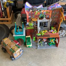 Ninja Turtle Garage And Accessories 