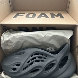 YZY Foam Runners