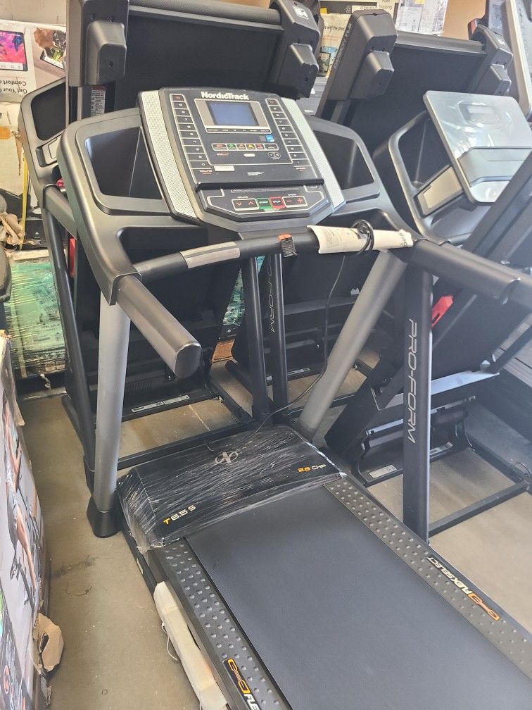 Nordictrack T6.5s Treadmill - 10% incline / 10mph Max speed - 400$