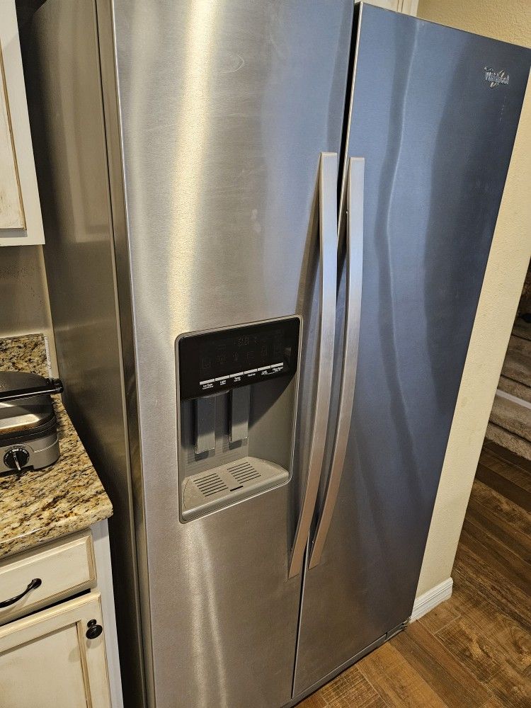 Whirlpool Refrigerator Model WRS571CID01