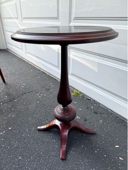 Pedestal Table