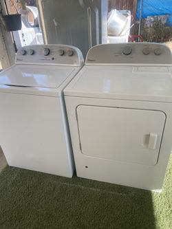 Whirlpool Washer and Gas Dryer Set