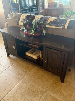 Broyhill Living room furniture