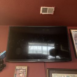 55” Flat screen TV & Wall Mount Included 