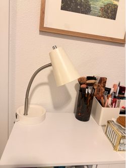 Desk lamp