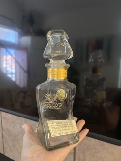 Addictivo Tequila Bottle