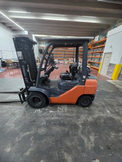 Toyota forklift . Only 1,300 hours