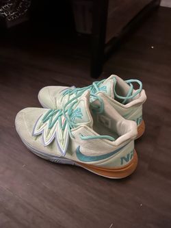 Kyrie 5 SpongeBob pack