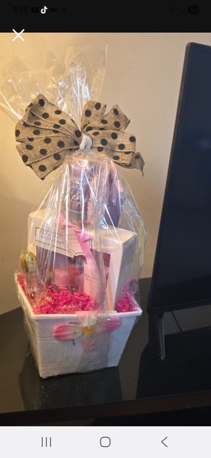 GIFT BASKET 