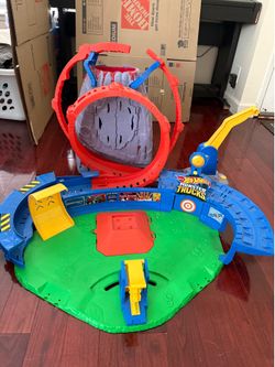 Hot Wheels Monster Truck TRex Volcano Arena