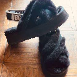 UGG SANDLE SLIPPER SIZE 7