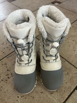 Like new Kids Waterproof Winter Boots size 1