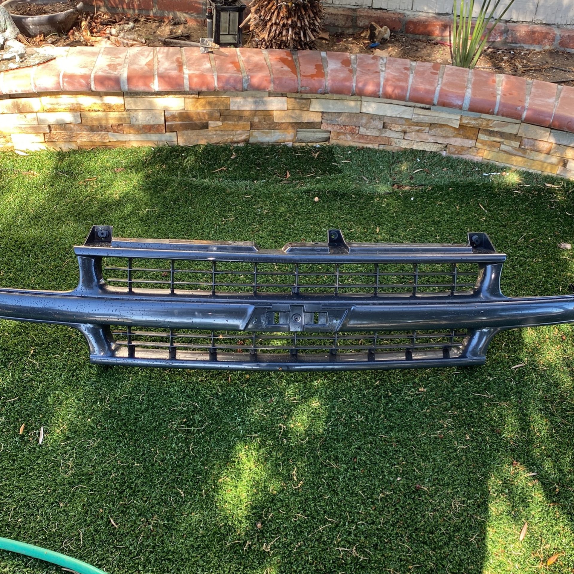 99-06 Chevy Grill