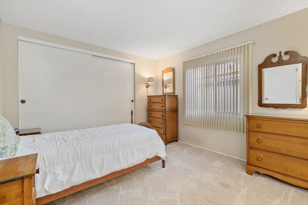 6-piece Mid-Century Modern Maple Bedroom Set, 2 dressers, 4-Poster-Twin Bed, Nightstand, 2 Mirrors