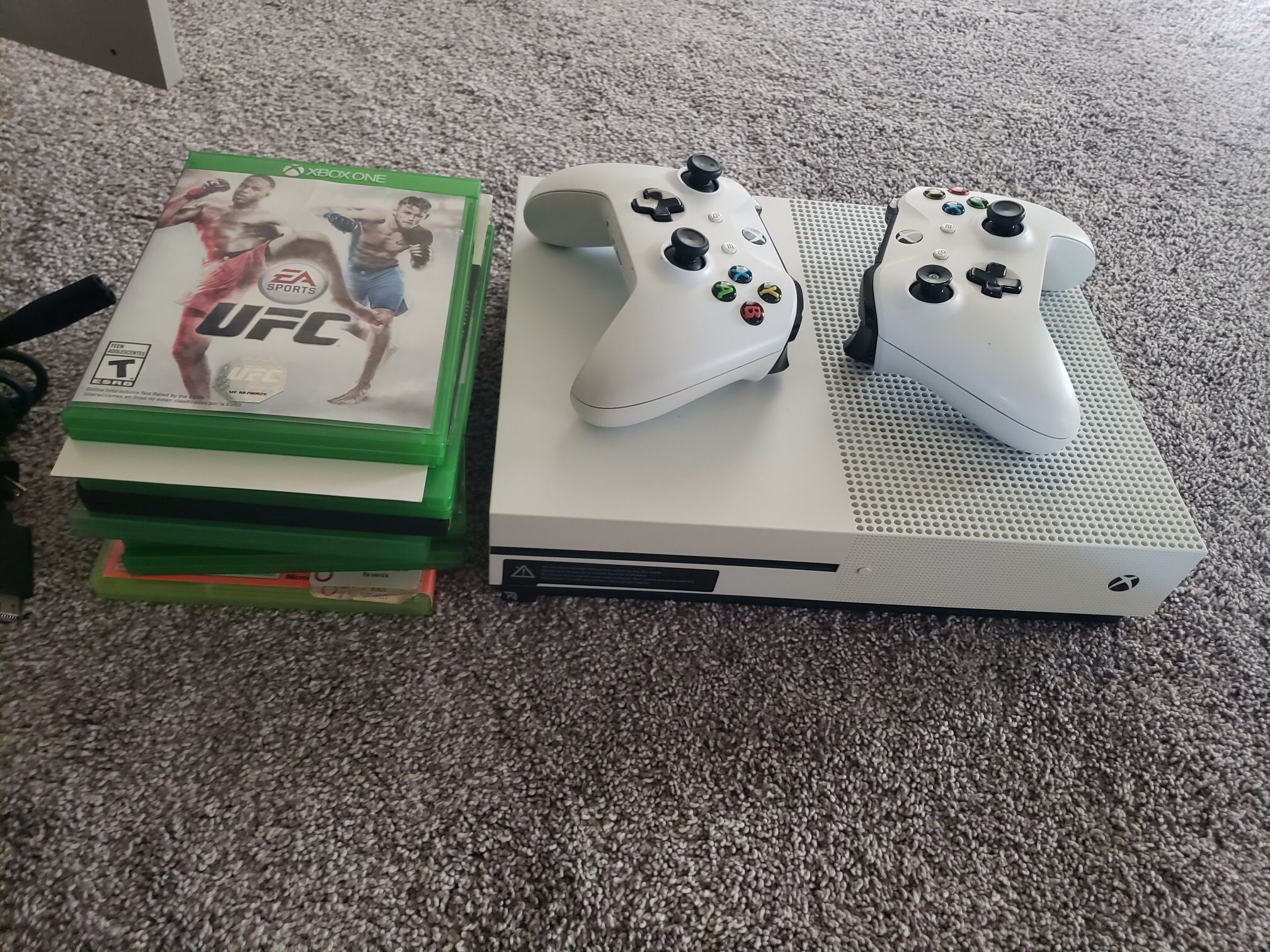  XBOX ONE S $ 120  With 2 Controllers 