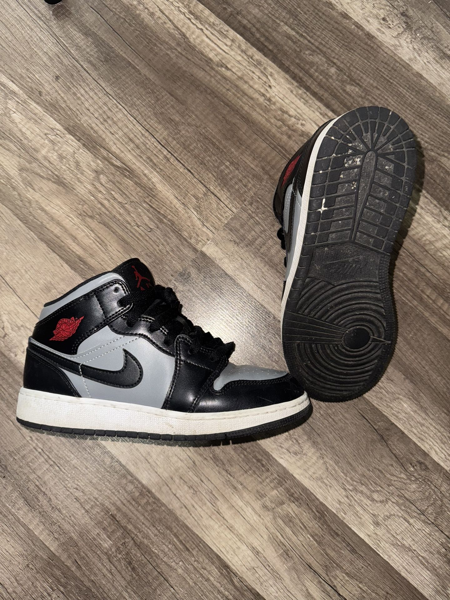 Nike Air Jordan 1 Mid Shadow - www.rajagirimanappuram.com
