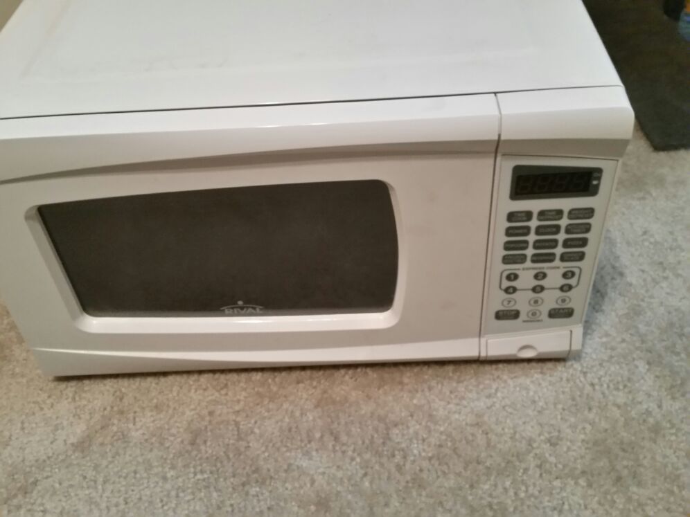Microwave like new only 6 months old