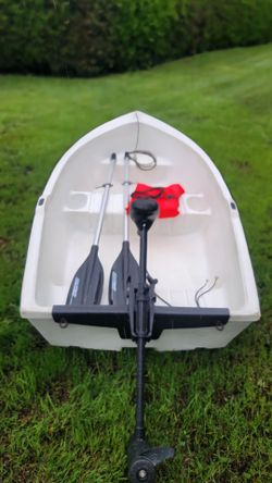 8' O'Brien Polywog boat with 30lb thrust MinnKota electric motor