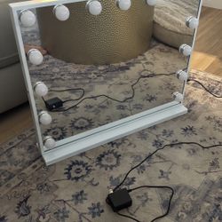 Fenchilin Vanity Mirror w Lights - Like New!