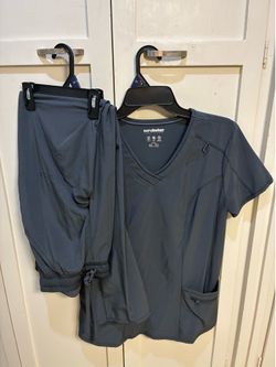 Women’s scrubs