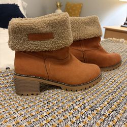 New Woman’s Boots size 8