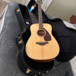 Yamaha Acoustic Guitar New With Case