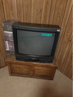 90s sony Trinitron CRT for retro gaming with remote