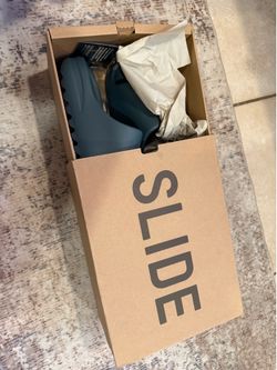 Yeezy Slide slate marine size 11 brand new !!