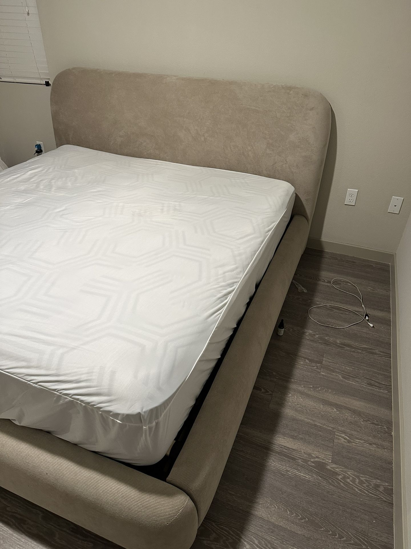 Bed with only 5 months of use