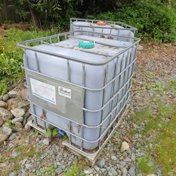 1000 Gallon Water Tank X 2