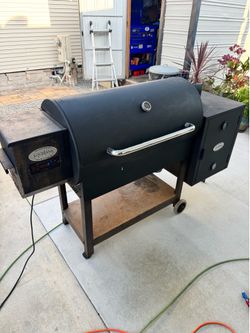 Pellet smoker