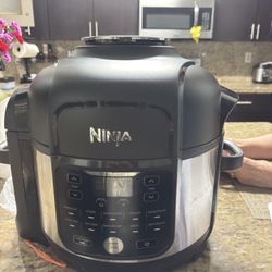 NINJA PRESSURE COOKER + AIR FRYER 11 In 1 Brand New 