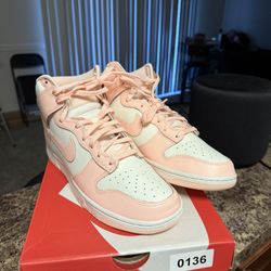 Nike Dunk / Like New Condition / Size M8.5 W10