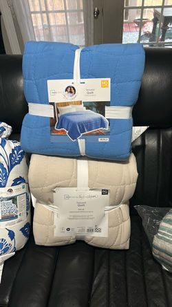 Textured blue and tan quilt full queen