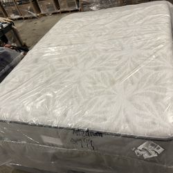 🎊Queen Mattress Sealy Posturepedic medium 🎊