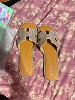 New Woman’s Sandals/Slides