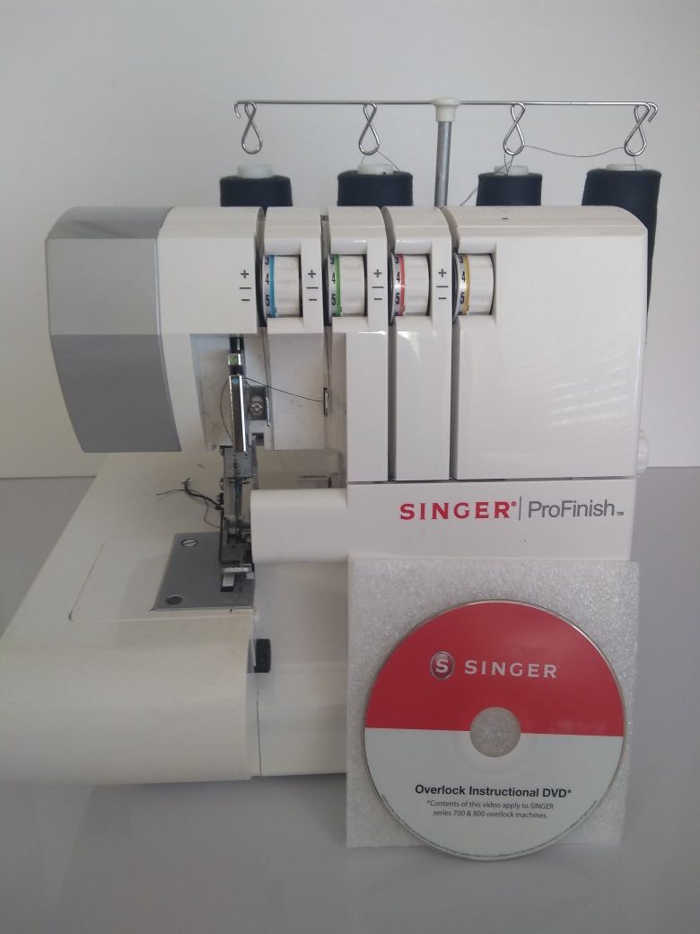 Serger Singer ProFinish 14CG754 Like New