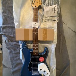 New Fender Squier Stratocaster -Blue