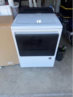 Whirlpool 7.4 Cu ft vented electric dryer