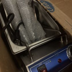 Globe 16-32  pound electric table top flock fryer.