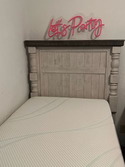 Ashley Twin bed bedroom set