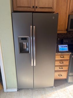 General Electric double door refrigerator