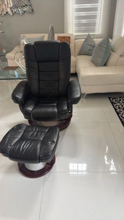 Silla color negra reclinable