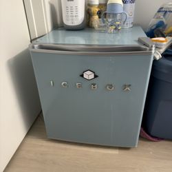 Compact Refrigerator Mini Fridge