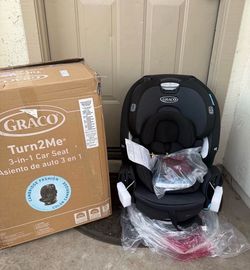 NEW! Graco Turn2me 360 3:1 car seat (FIRM PRICE)